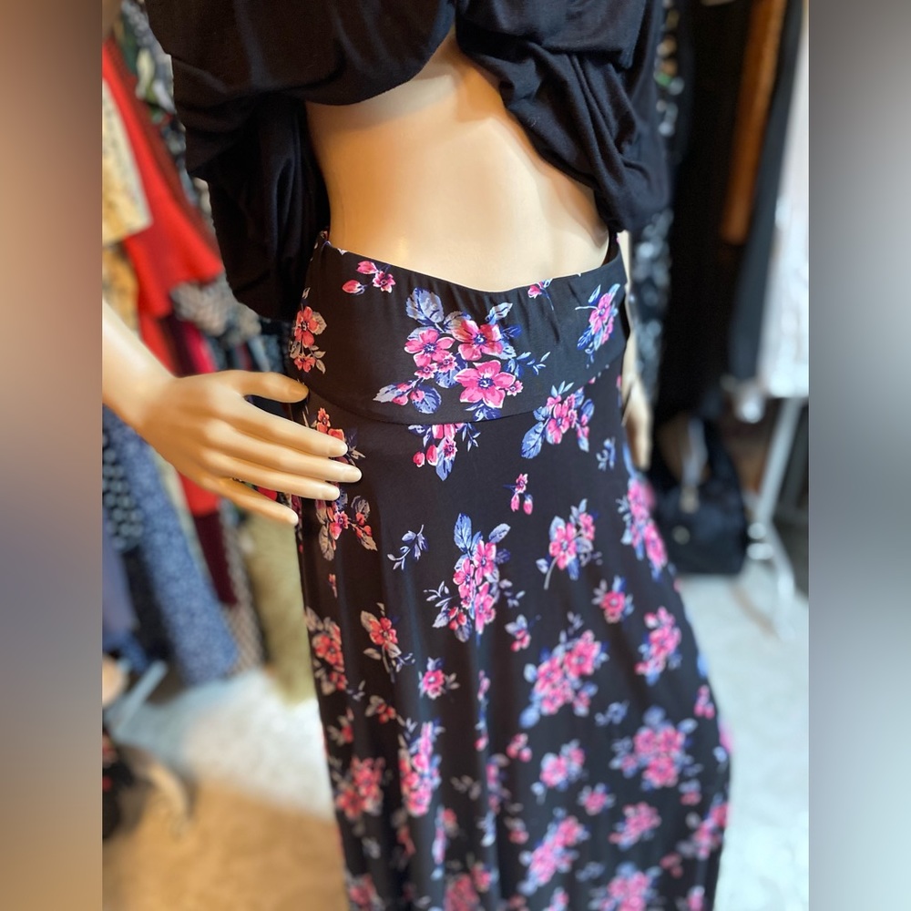 Long floral skirt size 10-12